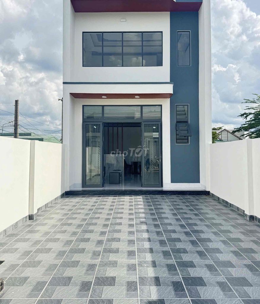 Bán nhà trệt lầu:5x26TC 105m2 TK 3PN,2wc,gần QL13 hỗ trợ bank