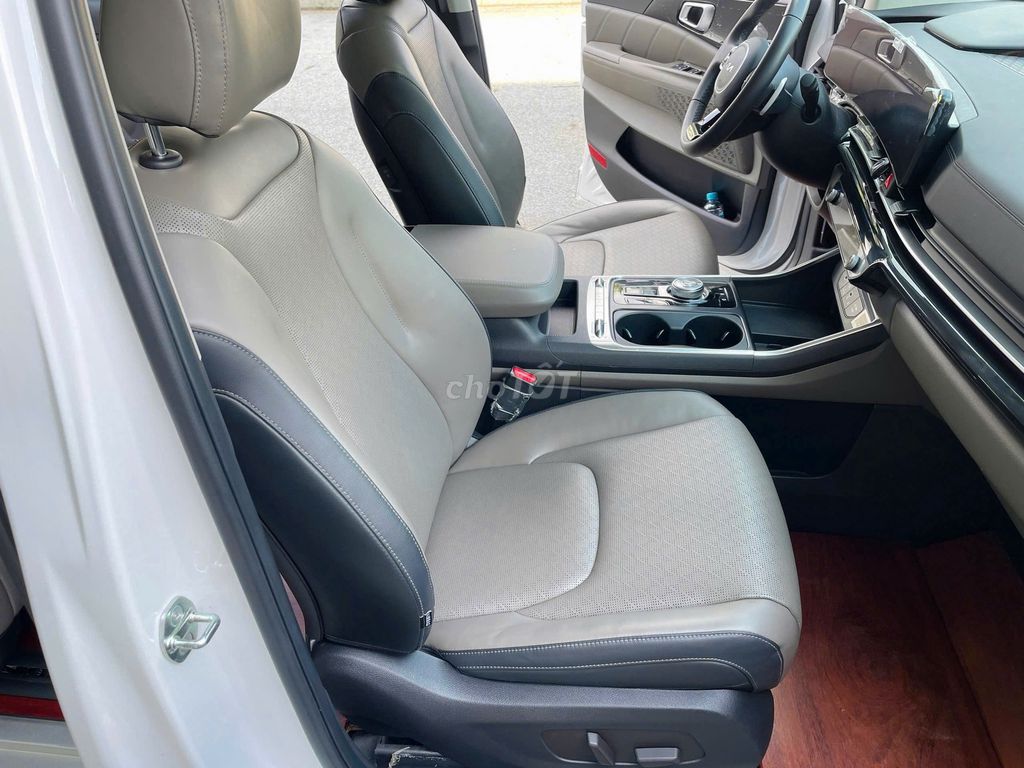 Kia Carnival Premium 2.2D 8S 2025 - 45000 km. Mua bán Ô tô tại Quận Tân Bình Tp Hồ Chí Minh được đăng bởi ĐỨC XE LƯỚT hình 8