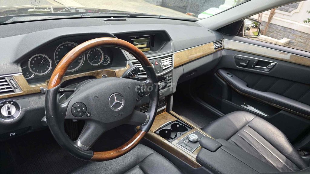 Mercedes Benz E Class 2010 - 63376 km. Mua bán Ô tô tại Quận Tân Bình Tp Hồ Chí Minh được đăng bởi Võ Thị Huyền Trâm hình 5