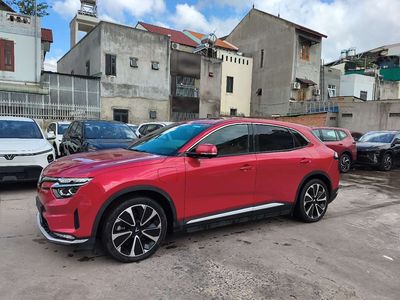 VF8 Plus đỏ 2023