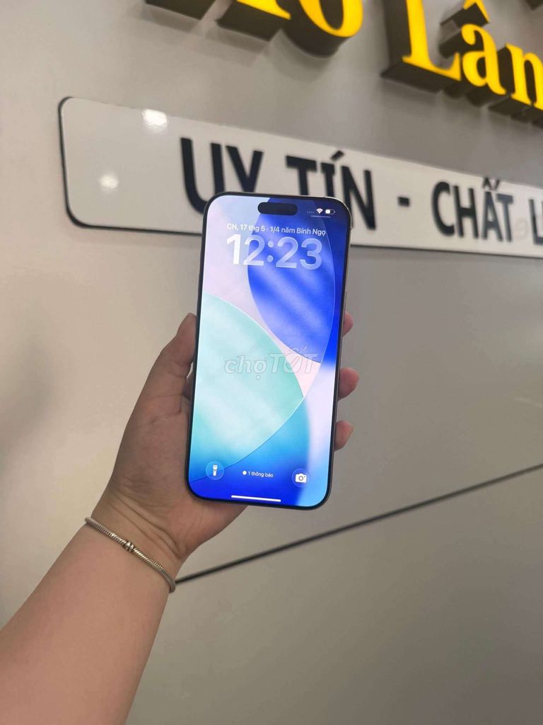 iPhone 16 Pro Max vn/a Vàng . Mua bán Điện thoại tại Huyện Long Hồ Vĩnh Long được đăng bởi Hồ Lâm Mobile  hình 1
