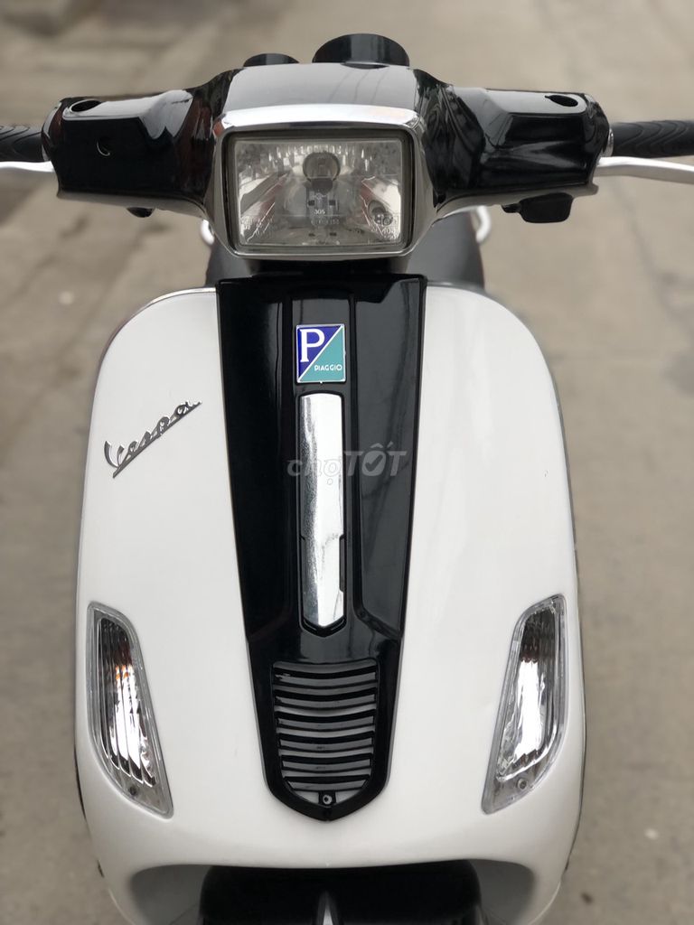 Vespa LX 125ie, đèn vuông, chạy êm, nữ dùng đi ít