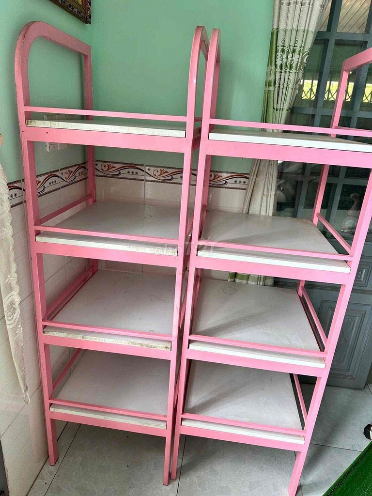 Kệ kim loại màu hồng đã sử dụng có 4 kệ. Mua bán Tủ, kệ gia đình tại Huyện Trảng Bom Đồng Nai được đăng bởi Khanh hình 1