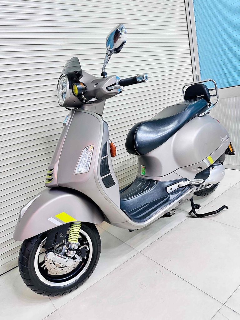 Piaggio Vespa GTS 300 Super Tech HPE4 2023 Xám. Mua bán Xe máy tại Quận 12 Tp Hồ Chí Minh được đăng bởi Tường hình 6