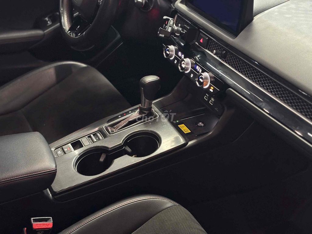 Civic-Rs sx 2023 full lịch sử hãng màu trắng camay. Mua bán Ô tô tại Huyện Hóc Môn Tp Hồ Chí Minh được đăng bởi Kavin tran hình 7