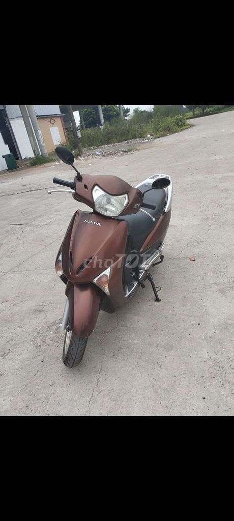 Honda Lead коричневого цвета, Ханой