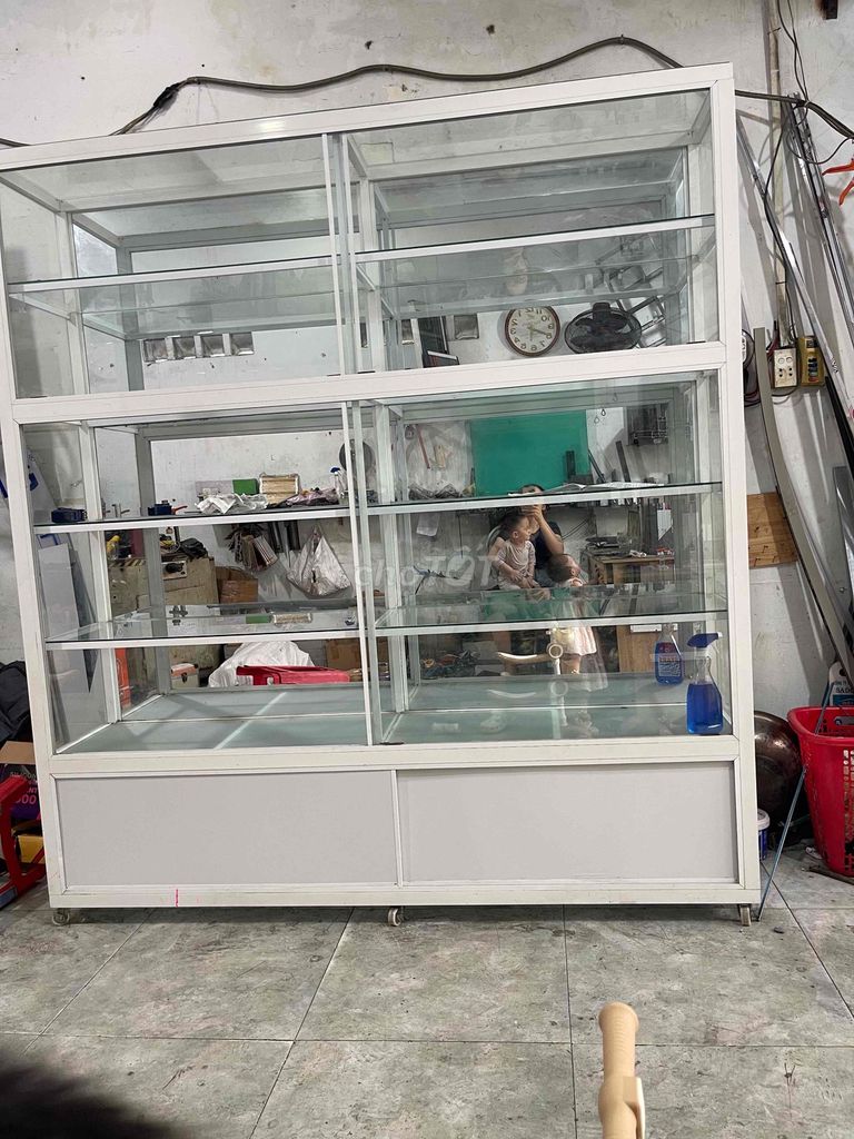 Tủ trưng bày nhôm kính trắng. Mua bán Tủ, kệ gia đình tại Quận Tân Phú Tp Hồ Chí Minh được đăng bởi Nguyễn Thị Hằng hình 1