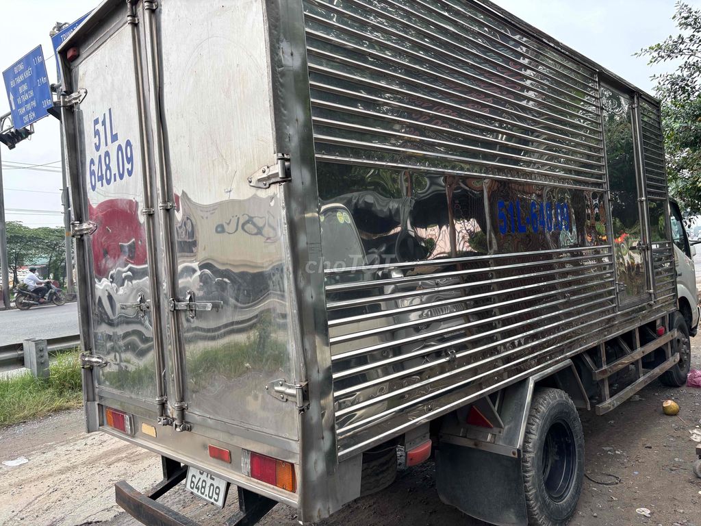 Hino 1,9t đời 2013 thùng kín 4,5*1,8*1,9 m mlanh. Mua bán Xe tải, xe ben tại Huyện Bình Chánh Tp Hồ Chí Minh được đăng bởi Vi hình 3