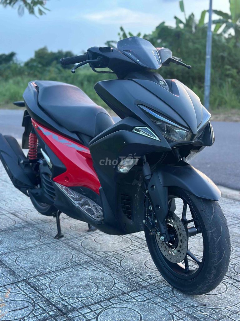 Yamaha NVX 125 куб. см 2017, черный, красный