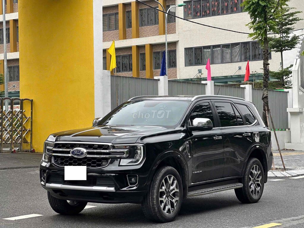 Ford Everest Titanium 2.0L 4x2 sx 2022 màu đen. Mua bán Ô tô tại Quận Cầu Giấy Hà Nội được đăng bởi Cao Quý hình 2