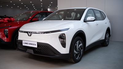VinFast Limo Green Trắng  hỗ trợ trả góp 90%