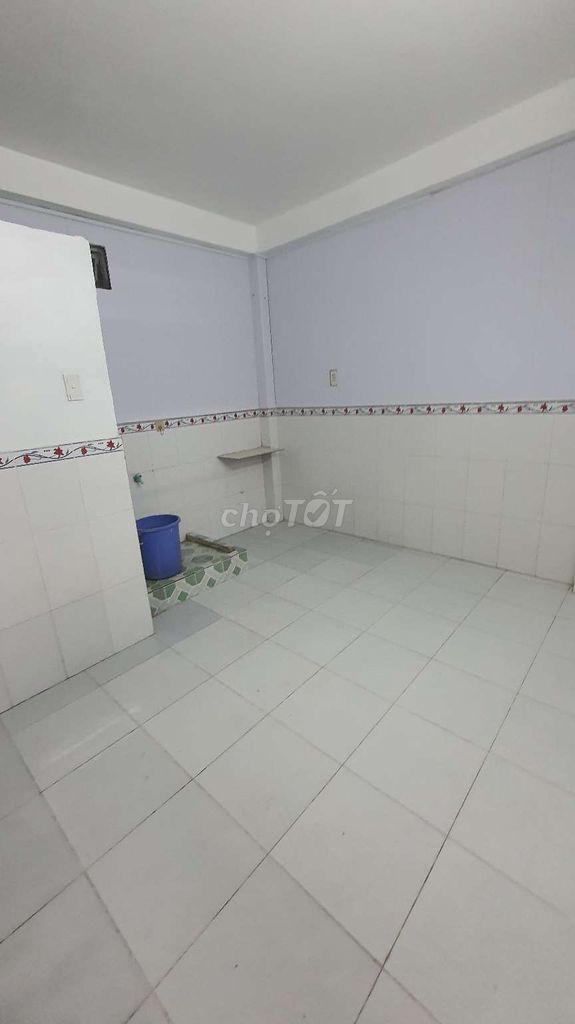 phòng trọ 18m2 đường tân Hoà đông phường Phú lâm