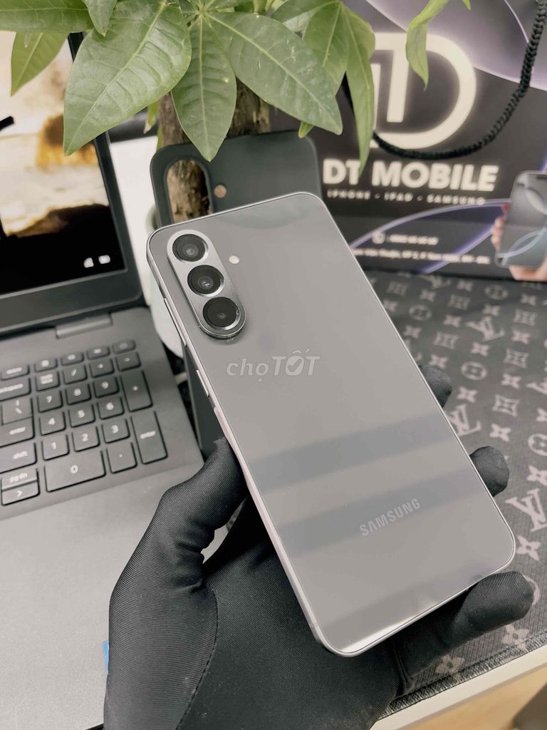 SS GALAXY A56 5G. RAM 12/256Gb. MÁY CHÍNH HÃNG 99%. Mua bán Điện thoại tại Thành phố Biên Hòa Đồng Nai được đăng bởi DT MOBILE BIÊN HOÀ hình 1
