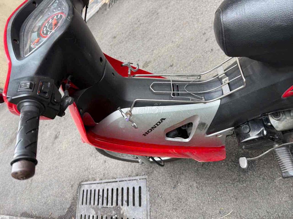 e bán wawe a màu đỏ máy ngon sẵn đi lâu dài ạ. Mua bán Xe máy tại Quận Long Biên Hà Nội được đăng bởi Nguyen Chung hình 3