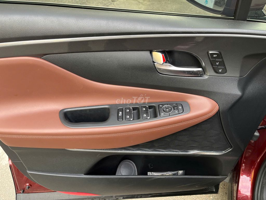 Hyundai SantaFe 2023 2.2D Cao Cấp Đỏ 11000 km. Mua bán Ô tô tại Quận 1 Tp Hồ Chí Minh được đăng bởi TÂN TỨ QUÝ hình 15