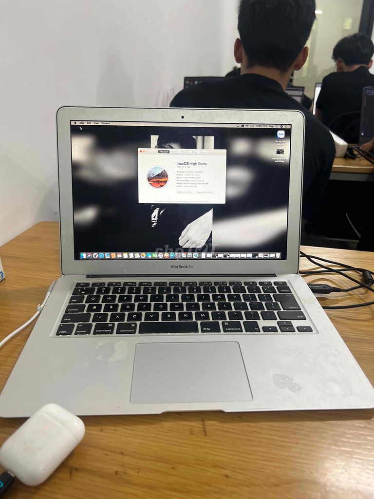 Apple MacBook Air i5 13 inch 4GB. Mua bán Laptop tại Quận Bình Tân Tp Hồ Chí Minh được đăng bởi Hoàng Long hình 1