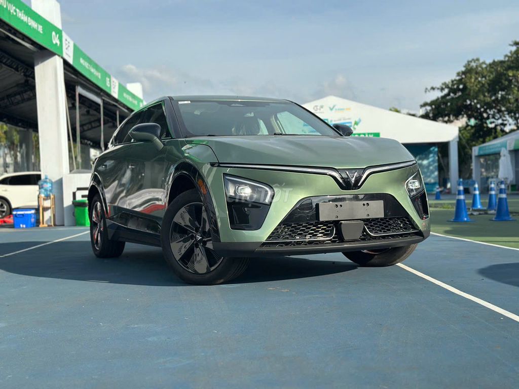 VINFAST VF7 ƯU ĐÃI GIẢM GIÁ, LÃI SUẤT VAY 4.8%/NĂM. Mua bán Ô tô tại Quận Tân Bình Tp Hồ Chí Minh được đăng bởi Chí Nhân VinFast hình 2