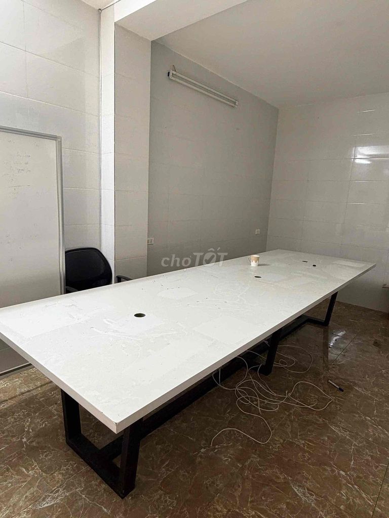 Bàn văn phòng Gỗ, Kim loại Trắng, Đen 1m2x1m2. Mua bán Đồ dùng văn phòng tại Quận Long Biên Hà Nội được đăng bởi Nam hình 1