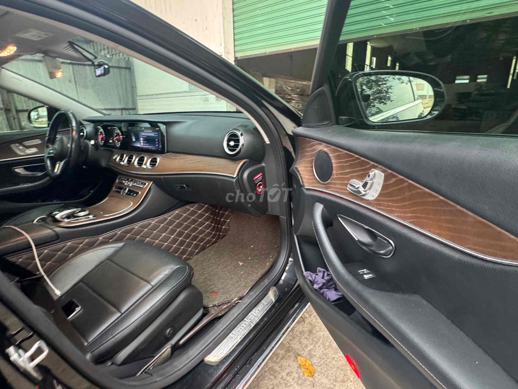 Mercedes Benz E Class 2019 E200 - 96000 km. Mua bán Ô tô tại Quận 12 Tp Hồ Chí Minh được đăng bởi Tuan Hoang hình 3