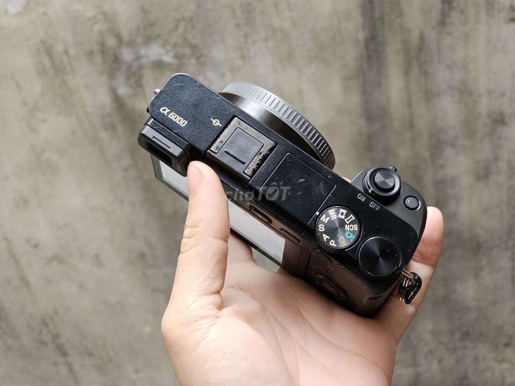 Sony A6000 ( body )