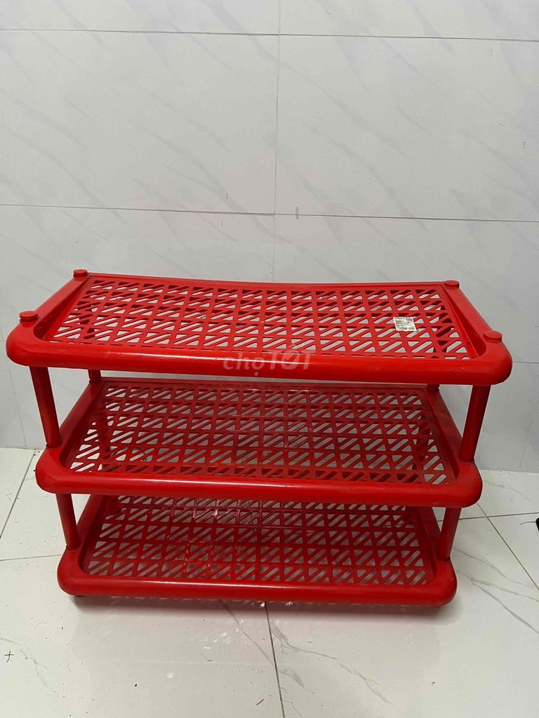 Kệ dép nhựa đỏ 66x52cm 90% mới. Mua bán Tủ, kệ gia đình tại Quận 8 Tp Hồ Chí Minh được đăng bởi Quang Hào hình 1