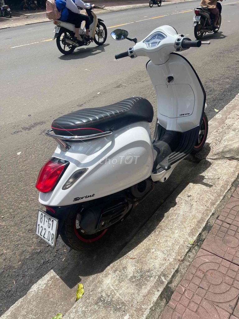vespa 2015 như mới chỉ đổ xăng chạy. Mua bán Xe máy tại Thành phố Pleiku Gia Lai được đăng bởi Bích Phượng  hình 1