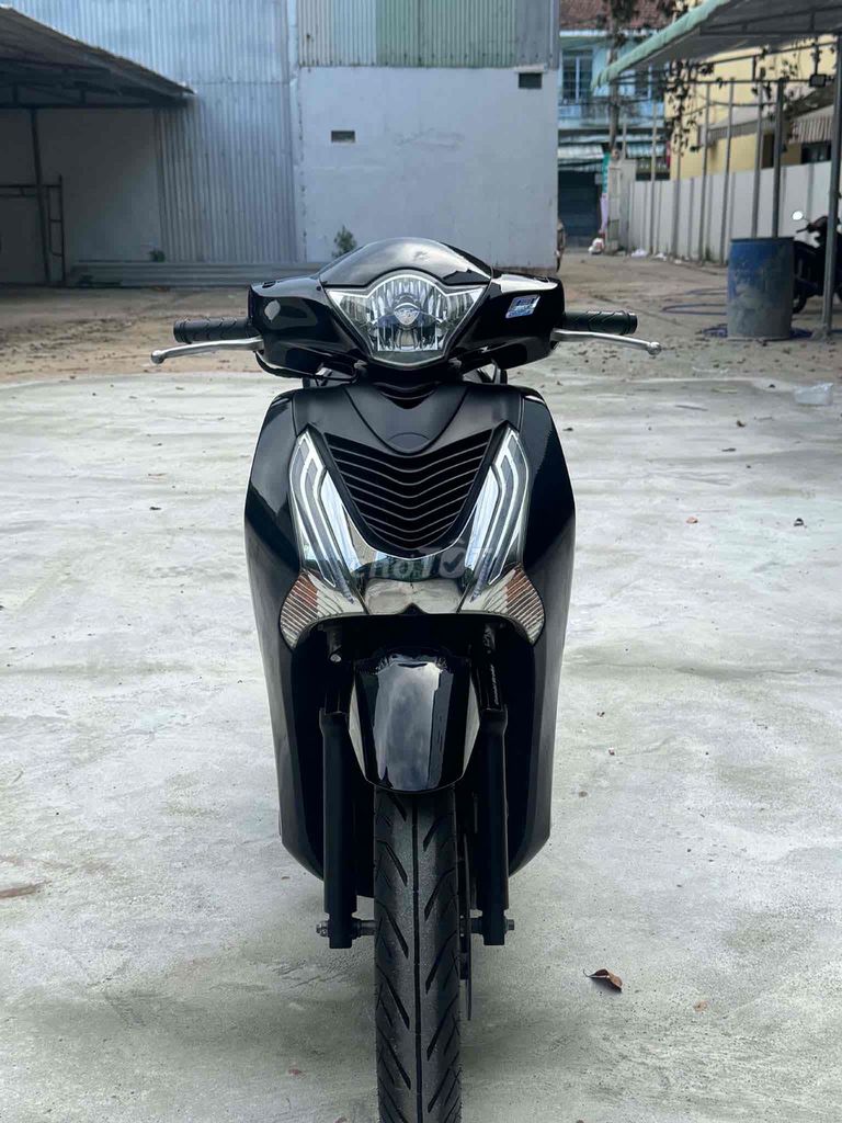 Honda SH 125 2016 Черный глянцевый отличный двигатель