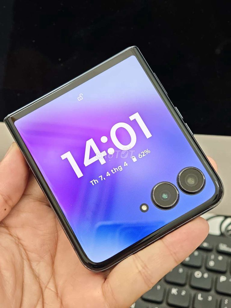 Motorola Razr 50 Ultra xả lỗ hoặc đổi. Mua bán Điện thoại tại Quận Hải Châu Đà Nẵng được đăng bởi Nguyễn Hưng hình 1