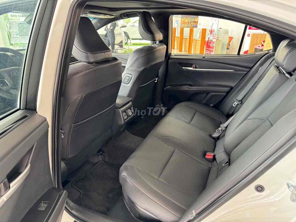 Toyota Camry Hybrid MID màu trắng tặng 100% thuế. Mua bán Ô tô tại Huyện Bình Chánh Tp Hồ Chí Minh được đăng bởi PHƯỚC LỚN TOYOTA hình 4