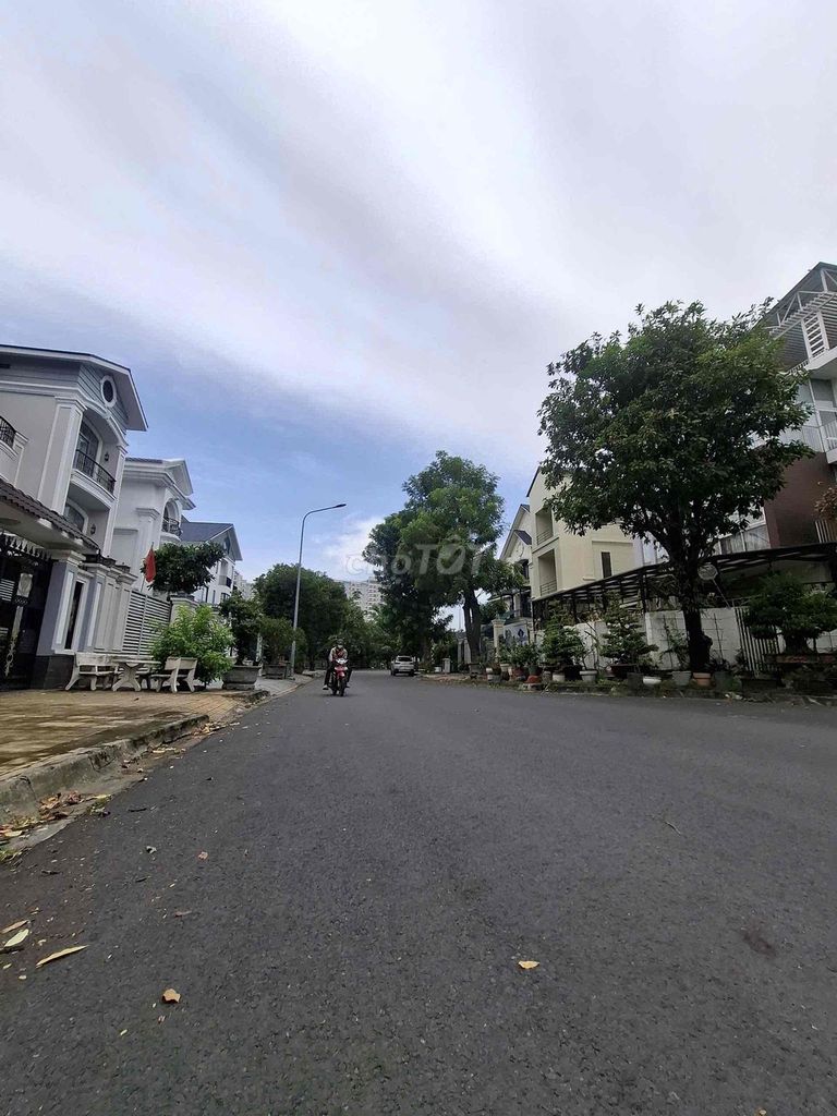 BIỆT THỰ VEN SÔNG KDC GIA HOÀ - FULL NỘI THẤT