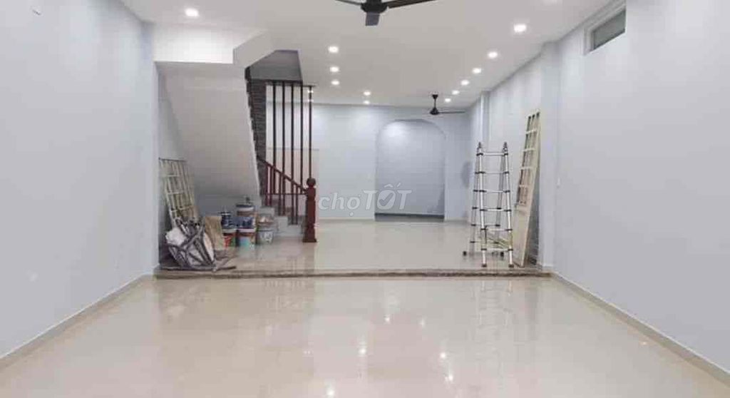 cho thuê nhà 2 tầng 120m2 mặt tiền núi thành