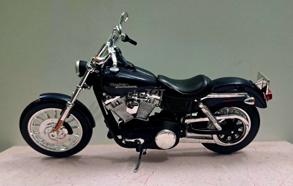 Xe motor Harley Davison, đen