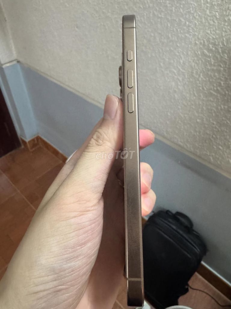 iPhone 16 Pro Max 256GB Vàng Mỹ. Mua bán Điện thoại tại Thành phố Thủ Dầu Một Bình Dương được đăng bởi Nguyễn anh quốc hình 1