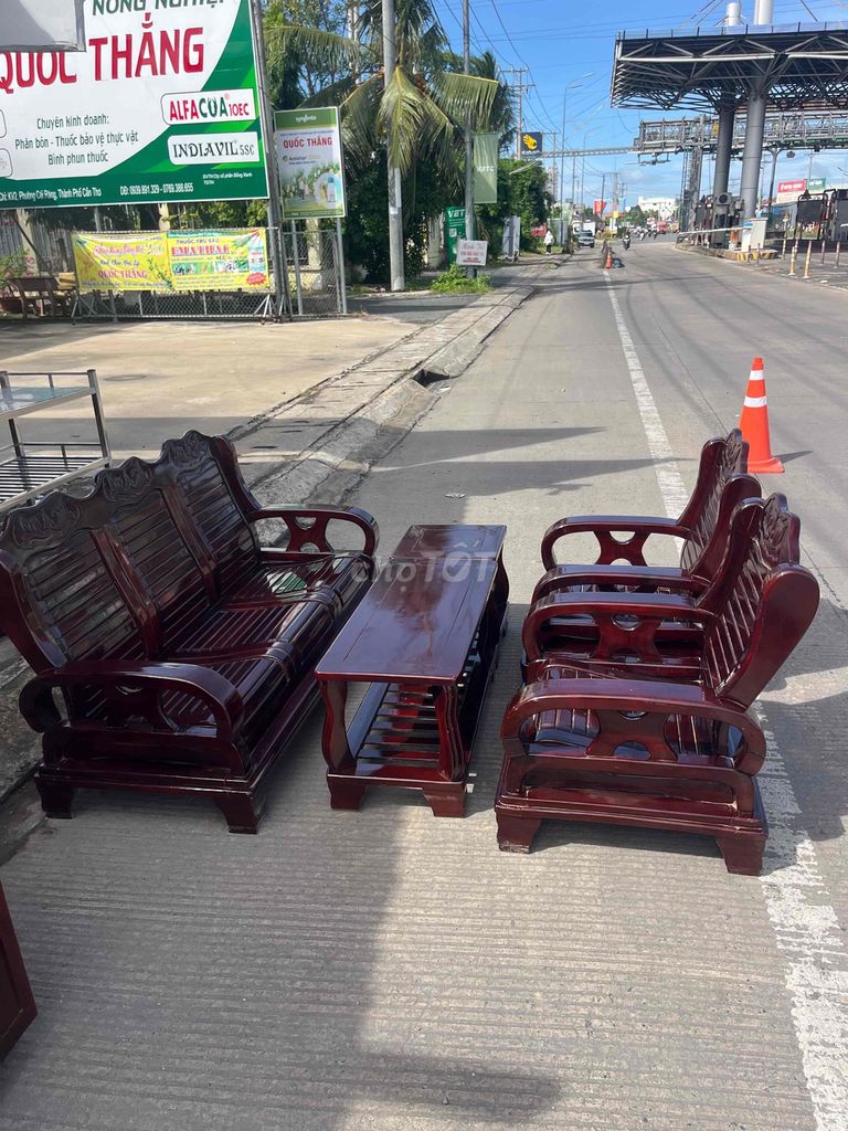 Bộ bàn ghế Gỗ tràm Nâu đỏ 1.6m x 50cm. Mua bán Bàn ghế tại Quận Cái Răng Cần Thơ được đăng bởi Đồ củ minh trí hình 1