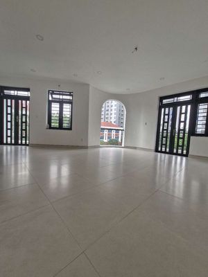 Biệt thự 215 m² · 6 PN · Hẻm 688 Lê Đức Thọ