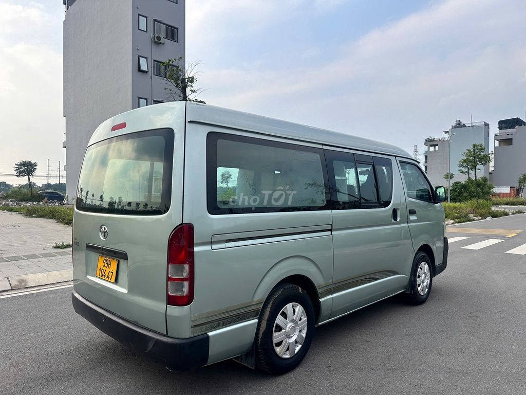 Toyota Hiace 2011 photo 5