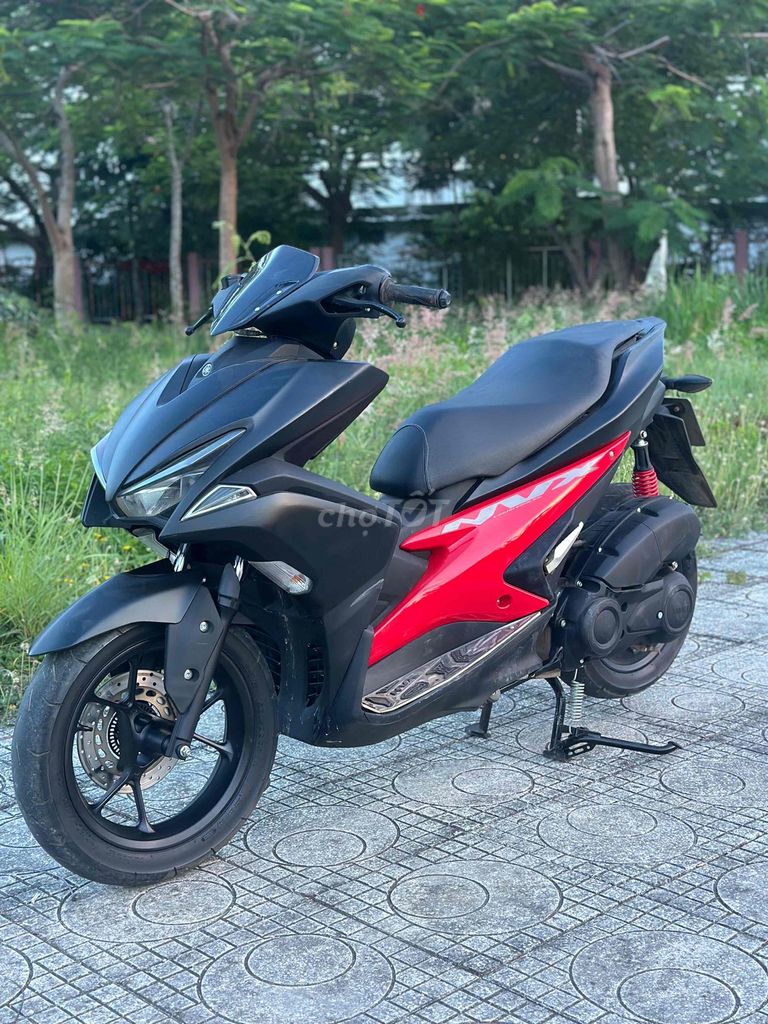 Yamaha NVX 125 куб. см 2017, черный, красный
