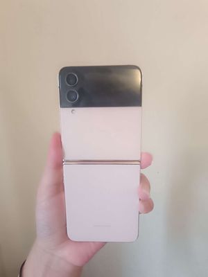 Điện thoại Samsung Galaxy Z Flip 4 màu Hồng. Mua bán Điện thoại tại Quận Hà Đông Hà Nội được đăng bởi Chouu Park