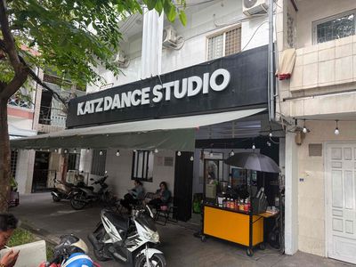 Tuyển lễ tân dance studio Q3, 5, 10, Tân Bình