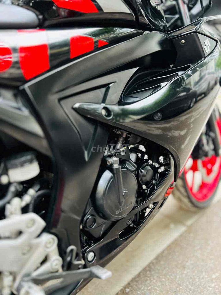 Suzuki gsx R150 cuối 2020 xe nguyên zin đẹp keng .. Mua bán Xe máy tại Quận Cầu Giấy Hà Nội được đăng bởi Tong motor xe may hình 6