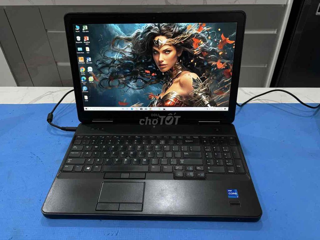 Laptop Dell i7-4600. màn full HD. có card rời