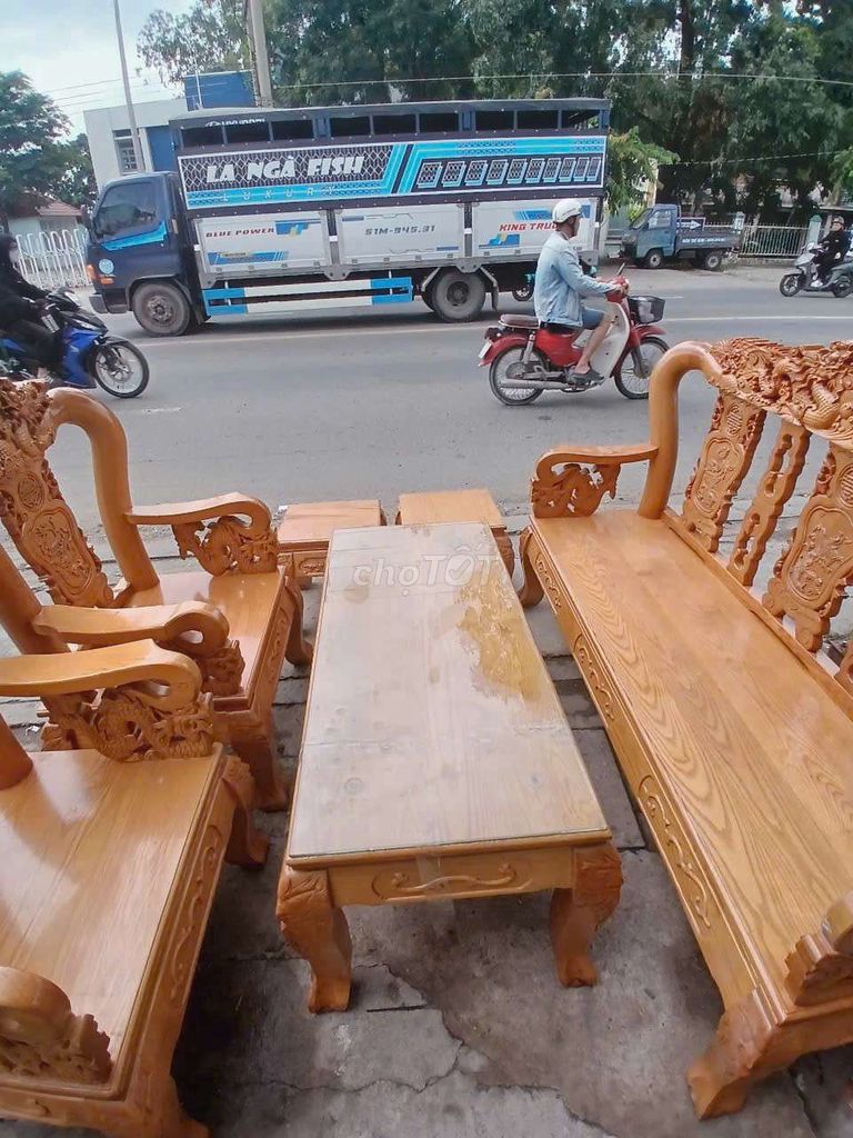 Bộ bàn ghế gỗ sồi 6 món vàng gỗ. Mua bán Bàn ghế tại Thành phố Dĩ An Bình Dương được đăng bởi Ngoc quyên hình 1