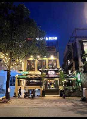 Nhà phố 200 m² · 5 PN · Đường Song Hành