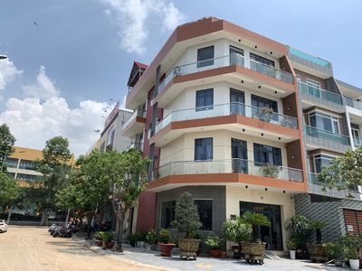 Bán gấp nhà The Seasons cạnh Lotte. Giá 10.7 tỷ 1T 3L ST. 6x20. Sổ sẵn. Mua bán nhà ở tại Thành phố Thuận An Bình Dương được đăng bởi phạm thị vệ vương