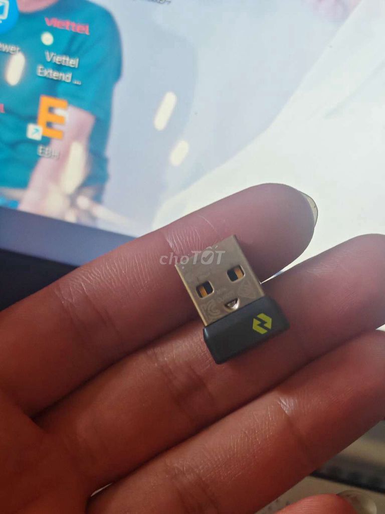 USB Receiver Logitech Bolt Mới. Mua bán Phụ kiện (Màn hình, Chuột...) tại Thành phố Thủ Đức Tp Hồ Chí Minh được đăng bởi Lâm hình 1