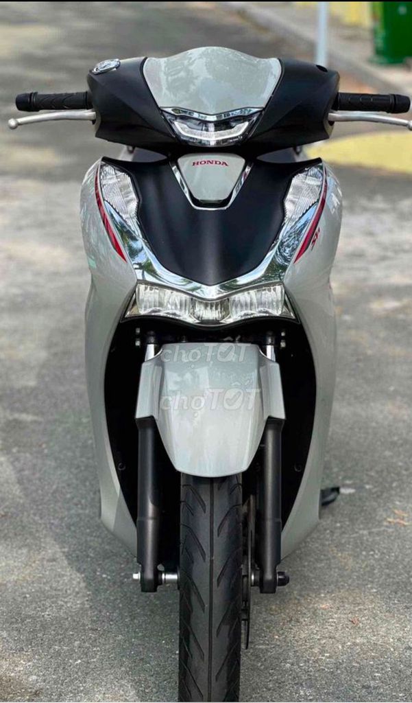 Bán SH160i ABS 2024  Đi 1900km ĐẸP mới ZIN 100%. Mua bán Xe máy tại Thành phố Thủ Dầu Một Bình Dương được đăng bởi LONG TỶ hình 2