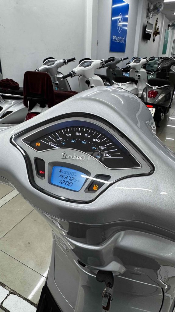 Vespa Iget , abs , đèn led 2 tấng , mở cốp điện ... Mua bán Xe máy tại Quận Phú Nhuận Tp Hồ Chí Minh được đăng bởi VESPA  PIAGGIO BẢO HƯNG Vespa cũ trả góp  hình 13
