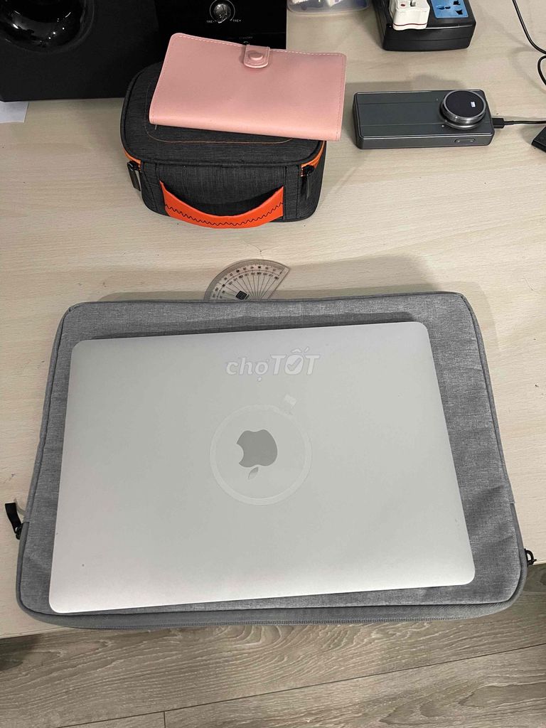 Apple MacBook Pro 2017 i5 8GB/SSD 13.3 inch. Mua bán Laptop tại Quận Phú Nhuận Tp Hồ Chí Minh được đăng bởi Vinh hình 1