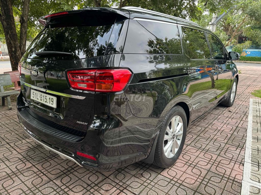 Kia Grand Sedona Premium Черный 50000 км