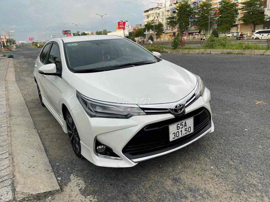 Toyota Corolla Altis 2021 - 18000 km, zin 100%